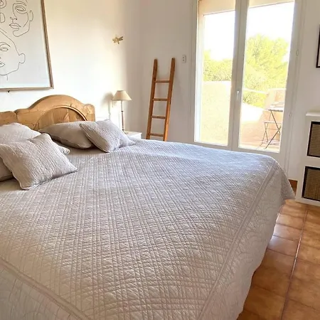 Villa Avec Piscine, Grandes Terrasses Et Jardin A Supprimer La Croix-Valmer