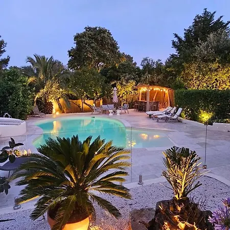 Avec Piscine, Grandes Terrasses Et Jardin A Supprimer La Croix-Valmer