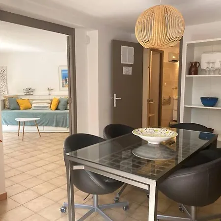 Avec Piscine, Grandes Terrasses Et Jardin A Supprimer Villa La Croix-Valmer
