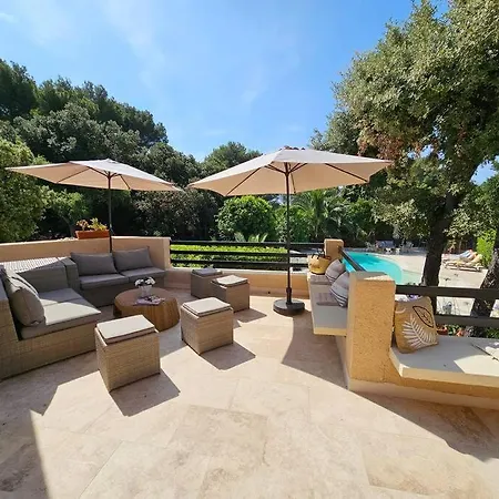 Avec Piscine, Grandes Terrasses Et Jardin A Supprimer La Croix-Valmer