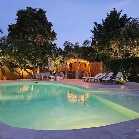 Avec Piscine, Grandes Terrasses Et Jardin A Supprimer *