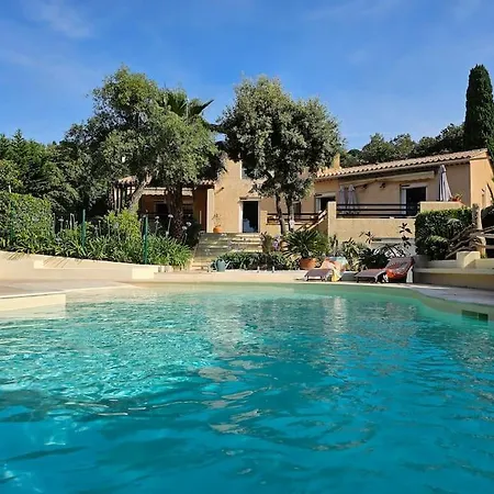 Villa Avec Piscine, Grandes Terrasses Et Jardin A Supprimer