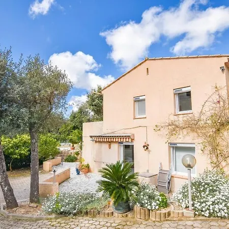 Avec Piscine, Grandes Terrasses Et Jardin A Supprimer Villa *