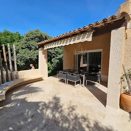Avec Piscine, Grandes Terrasses Et Jardin A Supprimer Villa La Croix-Valmer