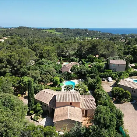 Villa Avec Piscine, Grandes Terrasses Et Jardin A Supprimer