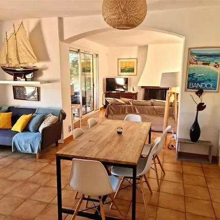 Villa Avec Piscine, Grandes Terrasses Et Jardin A Supprimer *